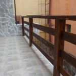 balustrada din lemn exterioara